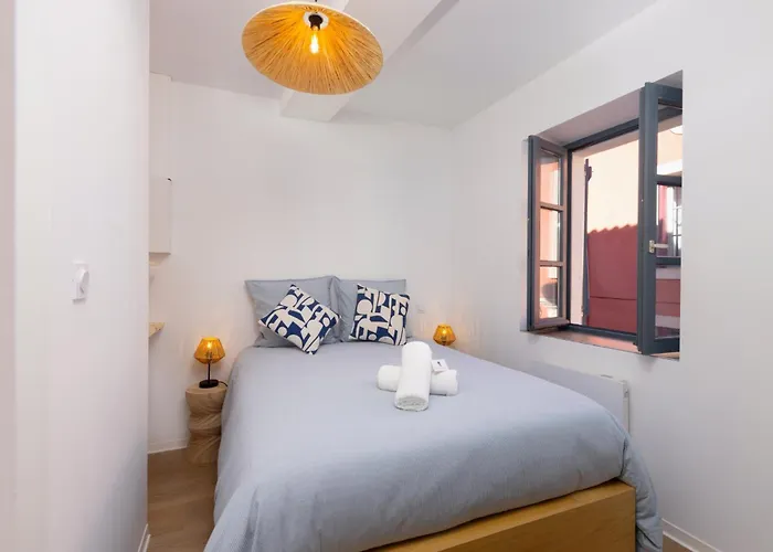 Le Petit Capoine 2- T2 Plein Centre De Carcassonne- *